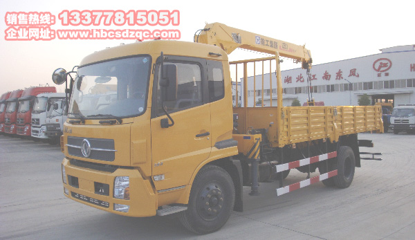 起重運(yùn)輸車圖片