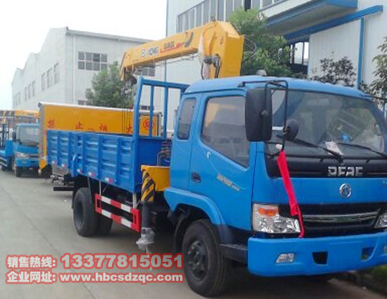 東風(fēng)勁卡隨車(chē)起重運(yùn)輸車(chē)圖片
