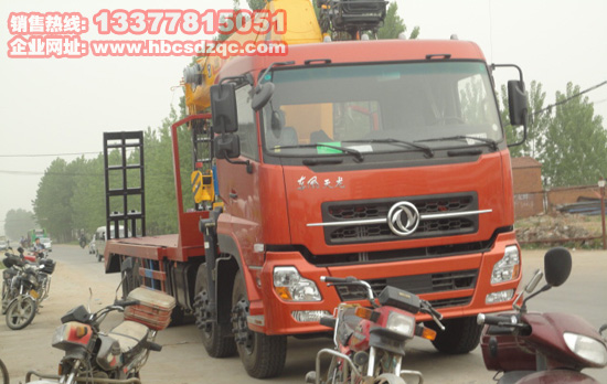 天龍隨車(chē)吊平板運(yùn)輸車(chē)圖片
