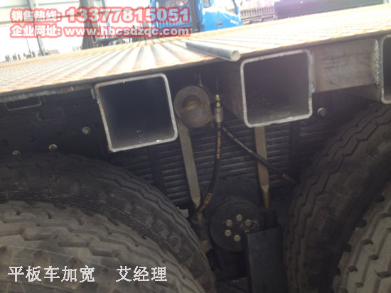 天龍隨車(chē)吊平板運(yùn)輸車(chē)圖片
