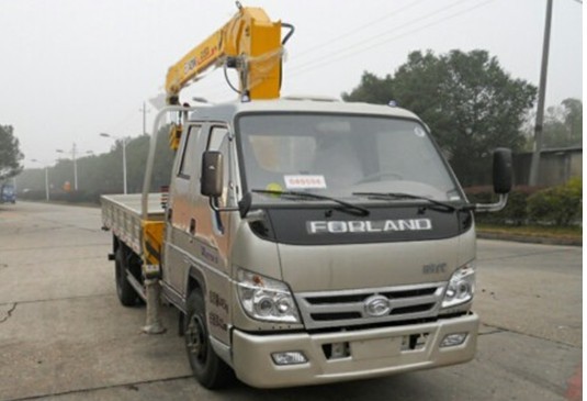 藍(lán)牌隨車起重運(yùn)輸車