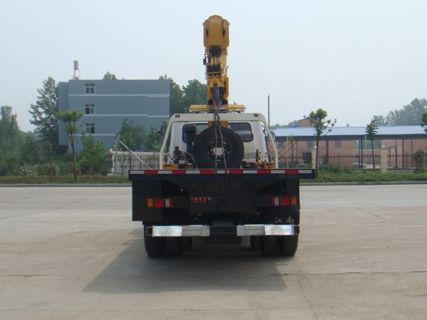 隨車起重運(yùn)輸車