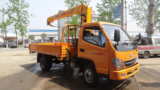 藍(lán)牌起重運(yùn)輸車