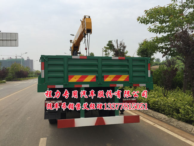 東風(fēng)多利卡隨車(chē)起重運(yùn)輸車(chē)
