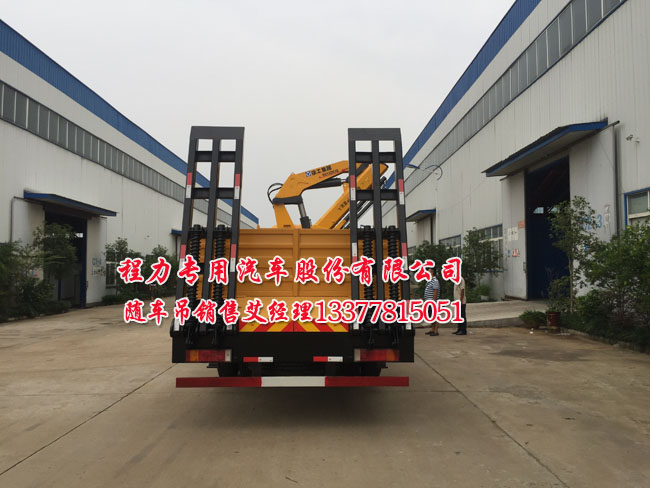 拉挖機(jī)隨車起重運(yùn)輸車圖片