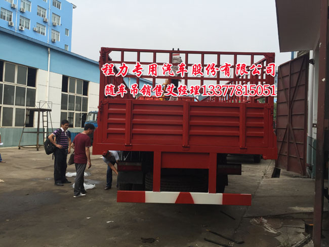 隨車吊(隨車起重運(yùn)輸車)圖片