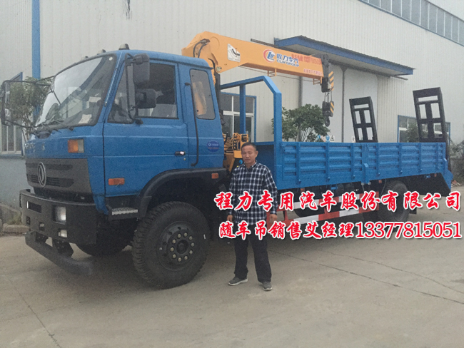 隨車(chē)起重運(yùn)輸車(chē)多功能圖片