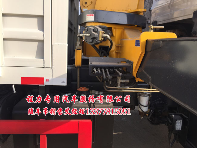 天龍后八輪隨車(chē)起重運(yùn)輸車(chē)
