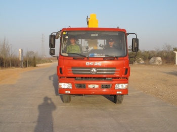 東風(fēng)多利卡石煤隨車(chē)吊