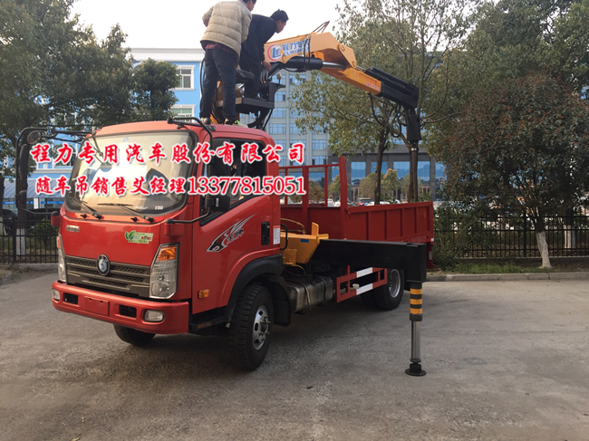 隨車吊挖坑機(jī)圖片
